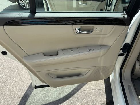 Used 2008 Cadillac DTS FWD image 18