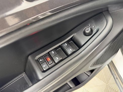 Used 2023 Jeep Grand Cherokee Altitude AWD/4WD image 11