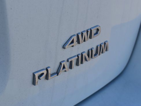 Used 2019 Nissan Pathfinder Platinum image 6