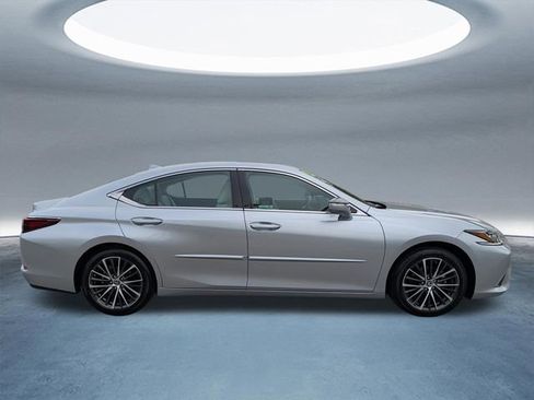 Used 2025 Lexus ES 350 w/ Premium Package FWD image 3