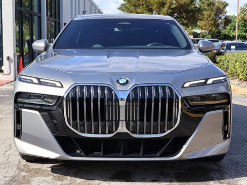 Used 2025 BMW 740i image 15