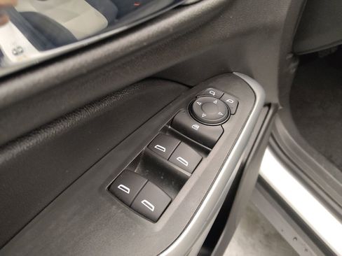 Used 2025 Chevrolet Trax LS FWD image 27