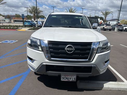 Used 2023 Nissan Armada Platinum w/ Captain's Chairs Package AWD/4WD image 2