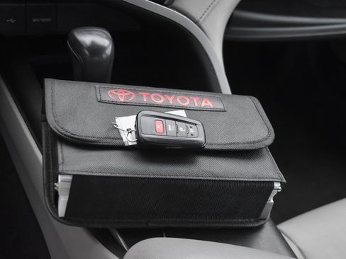 Used 2024 Toyota Camry SE w/ Convenience Package image 38