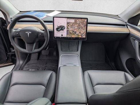 Used 2024 Tesla Model Y Long Range RWD image 19