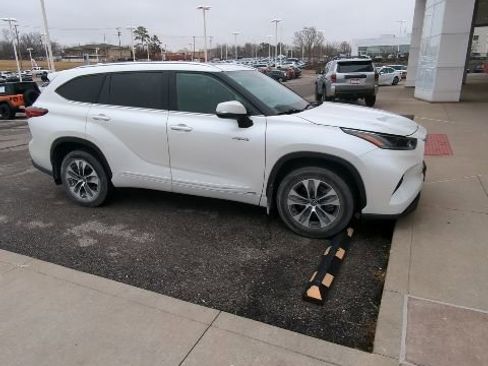 Used 2021 Toyota Highlander XLE image 8