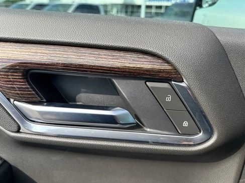 New 2025 GMC Sierra 1500 Elevation image 23