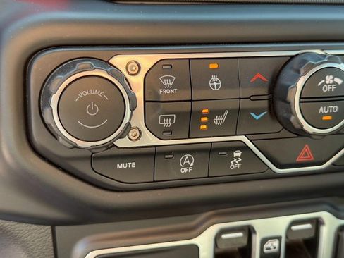 Used 2021 Jeep Gladiator Rubicon AWD/4WD image 19