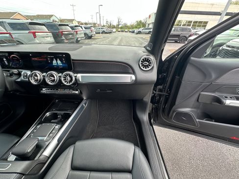 Used 2021 Mercedes-Benz GLB 250 4MATIC image 21