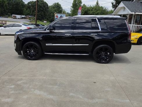 Used 2018 Cadillac Escalade Luxury AWD/4WD image 2