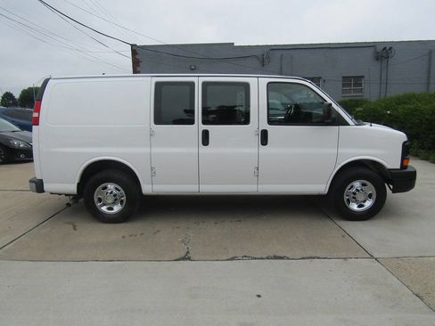 Used 2011 Chevrolet Express 2500 w/ Cold Climate Package image 5