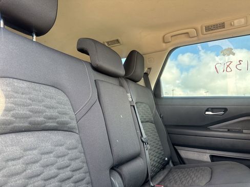 Used 2022 Nissan Pathfinder SV FWD image 33