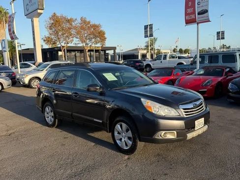 Used 2011 Subaru Outback 2.5i Premium AWD/4WD image 3