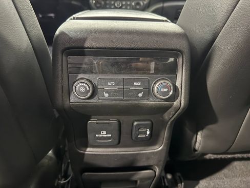 Used 2017 GMC Acadia Denali w/ Technology Package AWD/4WD image 32