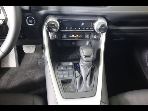 Used 2025 Toyota RAV4 XLE w/ Convenience Package image 26