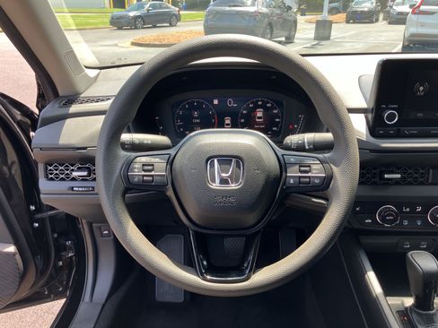 Certified 2025 Honda Accord SE image 19