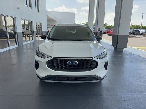 Certified 2023 Ford Escape Active w/ Tech Pack #1 FWD image 3