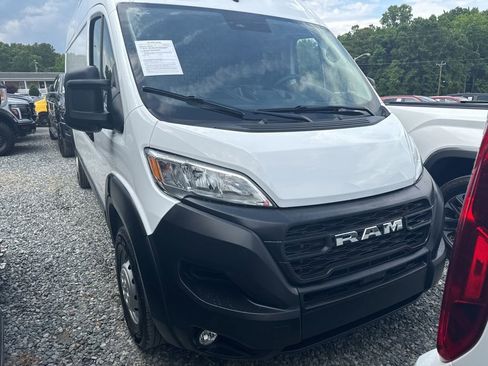 Used 2023 RAM ProMaster 2500 FWD image 2