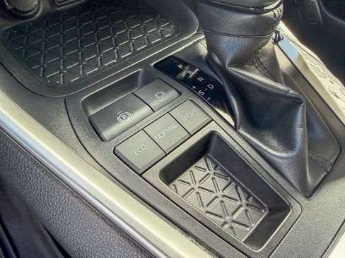 Used 2023 Toyota RAV4 XLE Premium image 15