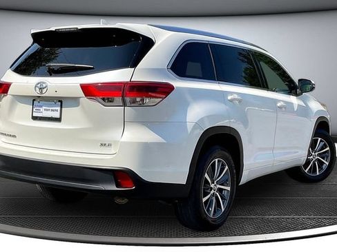Used 2018 Toyota Highlander XLE FWD image 5