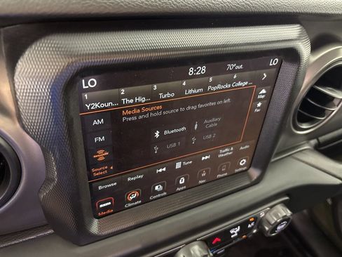 Used 2023 Jeep Gladiator Sport AWD/4WD image 23