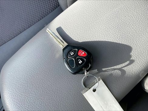 Used 2012 Toyota RAV4 4WD image 9