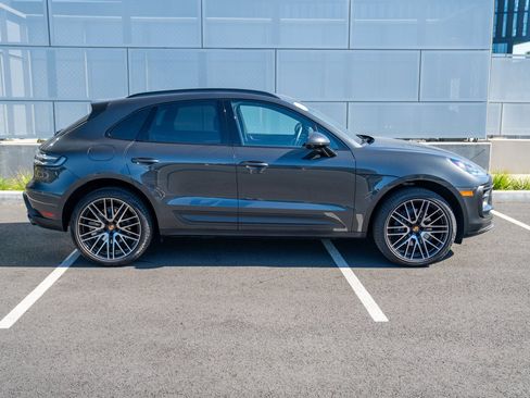 Certified 2026 Porsche Macan AWD/4WD image 8