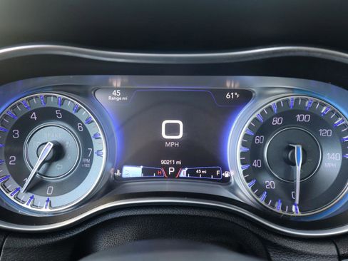 Used 2015 Chrysler 300 C w/ Light Group image 64