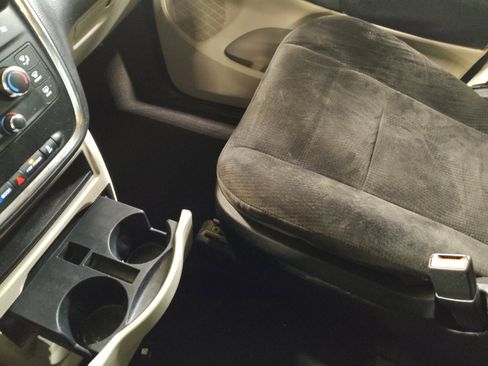 Used 2019 Dodge Grand Caravan SE w/ UConnect Hands-Free Group FWD image 26