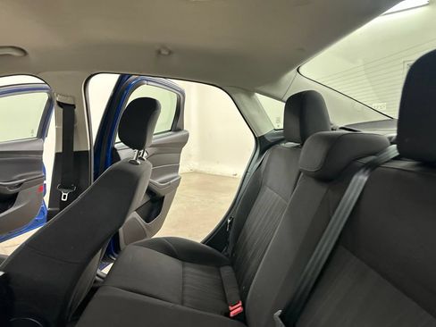 Used 2018 Ford Focus SE w/ SE Appearance Package FWD image 32