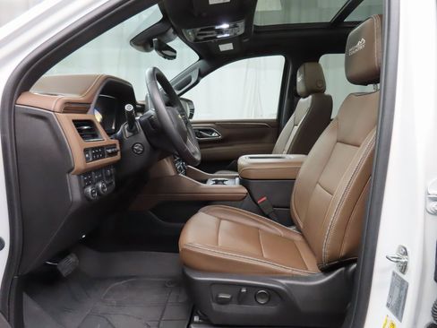 Used 2024 Chevrolet Suburban High Country image 9