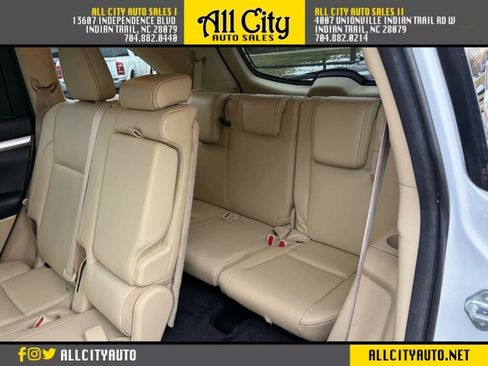 Used 2017 Toyota Highlander XLE w/ Carpet Mat Package image 12