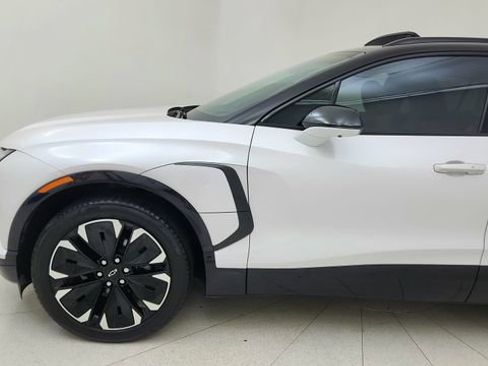 Used 2025 Chevrolet Blazer EV RS image 9