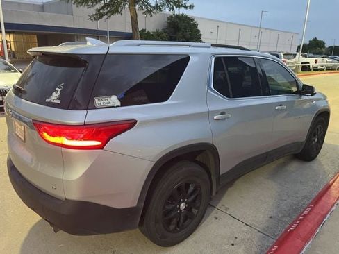 Used 2018 Chevrolet Traverse LT image 7