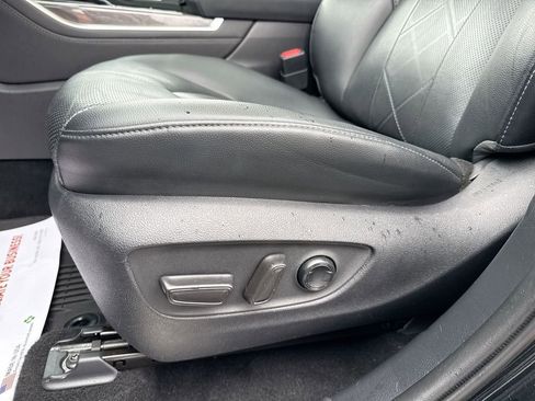 Used 2021 Toyota Highlander Platinum image 12
