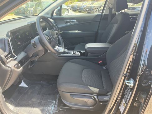 Used 2025 Kia Sportage LX image 23