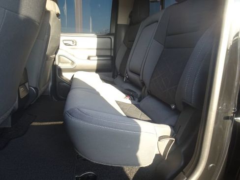Used 2025 Nissan Frontier SV RWD image 9