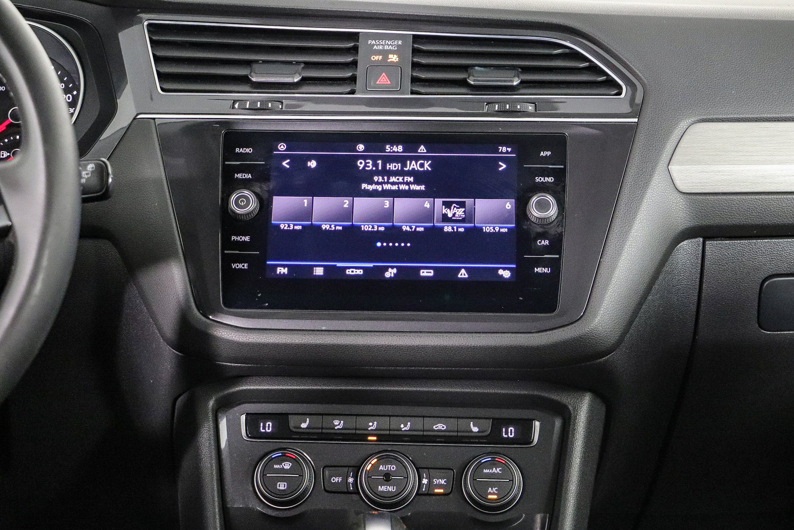 Used 2021 Volkswagen Tiguan SE w/ Panoramic Sunroof Package FWD image 14