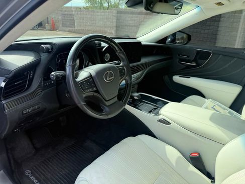 Used 2022 Lexus LS 500 w/ Interior Upgrade Package RWD image 13