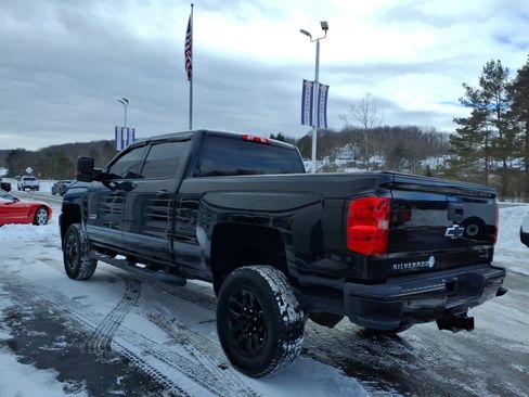 Used 2019 Chevrolet Silverado 2500 LT w/ Midnight Edition image 4
