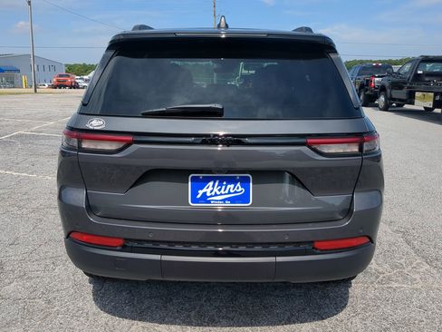 New 2025 Jeep Grand Cherokee Altitude image 4