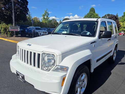 Used 2011 Jeep Liberty Sport image 4