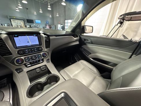 Used 2020 Chevrolet Tahoe LT w/ Luxury Package AWD/4WD image 28