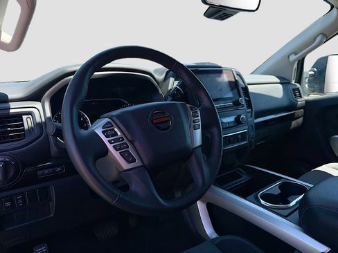 Used 2024 Nissan Titan SV w/ SV Convenience Package AWD/4WD image 9