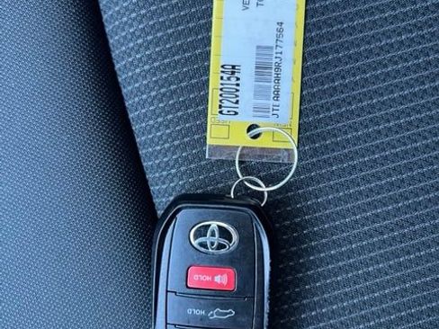 Used 2024 Toyota Venza LE AWD/4WD image 24