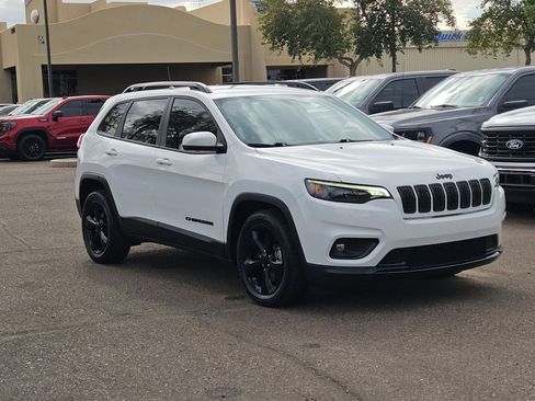 Used 2020 Jeep Cherokee Latitude Plus image 3