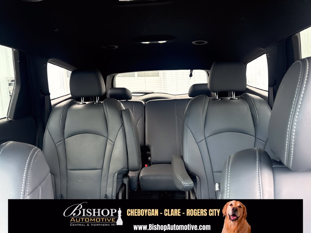 Used 2023 Buick Enclave Essence AWD/4WD image 6
