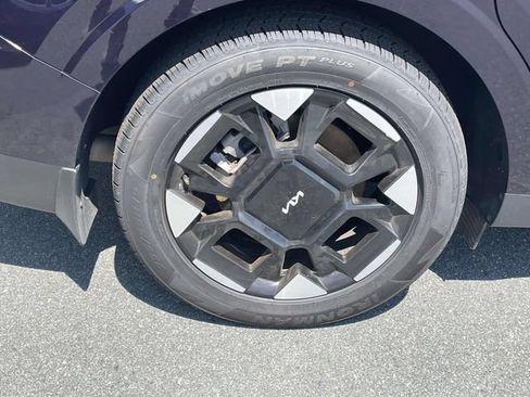 Certified 2025 Kia Carnival EX FWD image 12