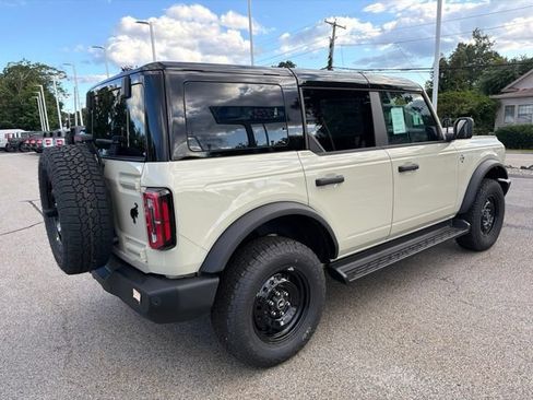 New 2026 Ford Bronco Outer Banks AWD/4WD image 3