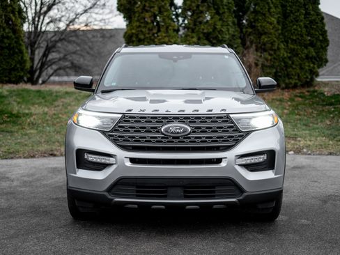 Used 2023 Ford Explorer XLT w/ Equipment Group 202A image 2